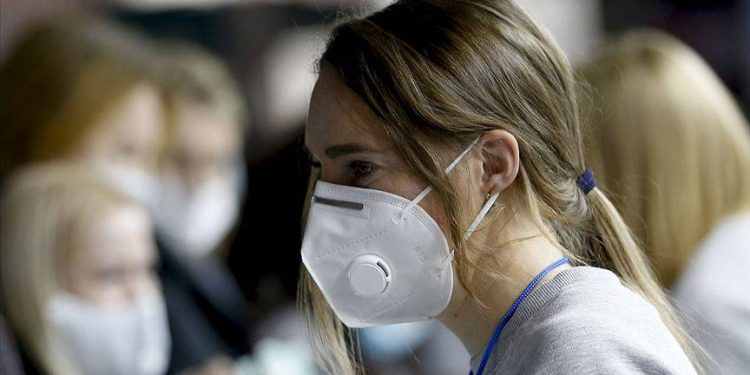 Bakan Koca: Yeni dönemin gribi artık Covid, vaka sayısı ve hastaneye yatış gittikçe azalıyor