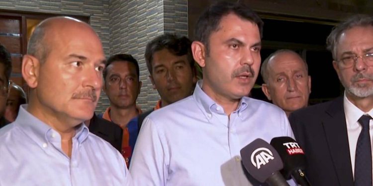 Bakan Kurum: Cumhurbaşkanının talimatıyla Pakistan için yardım kampanyası başlattık