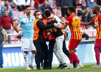 Bakasetas'ın üzerine yürüyen taraftara hapis ve men cezası