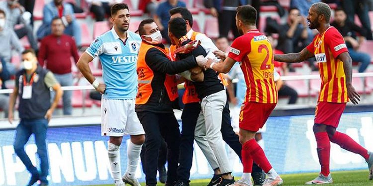 Bakasetas'ın üzerine yürüyen taraftara hapis ve men cezası