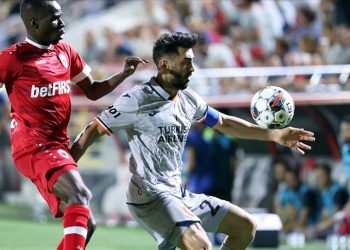 Başakşehir UEFA'ya başvurmuştu; Antwerp taraftarlarının Türk bayrağı yakmasıyla ilgili soruşturma başlatıldı