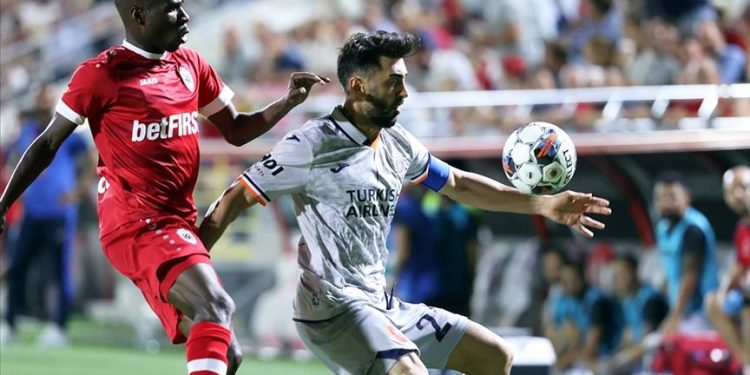 Başakşehir UEFA'ya başvurmuştu; Antwerp taraftarlarının Türk bayrağı yakmasıyla ilgili soruşturma başlatıldı