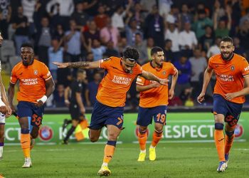 Başakşehir'den Fiorentina'ya farklı tarife