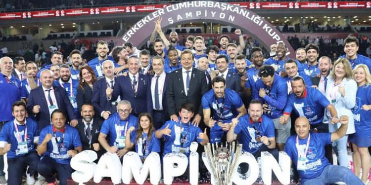 Basketbolda Cumhurbaşkanlığı Kupası üst üste 3. kez Anadolu Efes'in