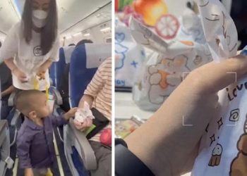 Bebeği ile uçak yolculuğu yapan anne, hediye ve özür notu dağıttı: "Oğlum 20 aylık ve yüksek sesle ağlayabilir, diğer yolcuları rahatsız etmesinden korkuyorum"