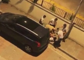 'Biskivü çaldı' diye 4 kişi bir çocuğu darp etti