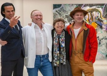 Bratt Pitt ilk sanat sergisinde heykel yeteneğini gösterdi