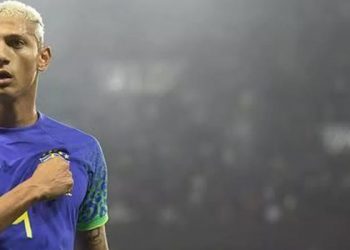 Brezilyalı futbolcu Richarlison'a ırkçı saldırı: Sahaya muz fırlatıldı