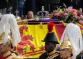 Britanya Kraliçesi II. Elizabeth'in cenazesi St. George Şapeli’nde defnedildi