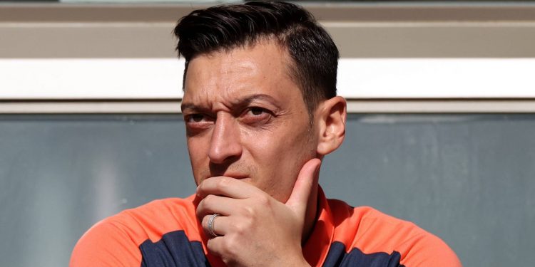 Bu sezon 21 dakika oynamıştı; Mesut Özil 3 ay sahalardan uzak kalacak