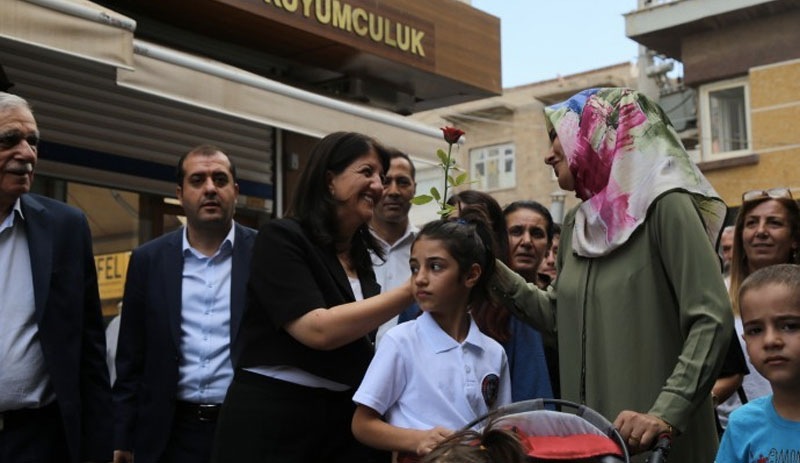 Buldan Nusaybin’de esnafı ziyaret etti: ‘Bizi temsil etmeye devam edin, biz sizinleyiz’