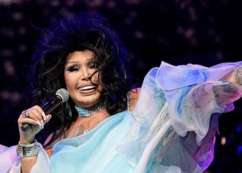Bülent Ersoy, 91. İzmir Enternasyonal Fuarı Çim Konserleri’nde sahne aldı