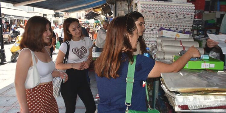 Bulgarlar, okul alışverişini de Edirne'den yapıyor