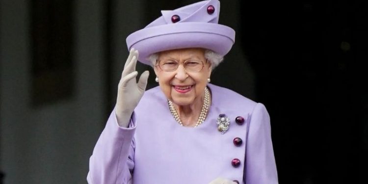 Büyük Britanya kraliçesi 2. Elizabeth 96 yaşında hayatını kaybetti