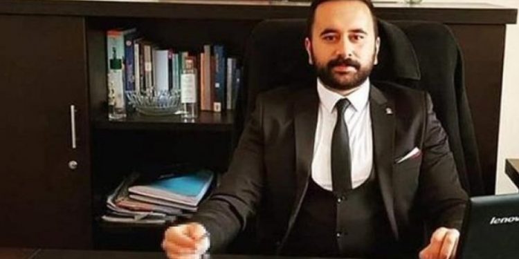 CHP Gençlik Kolları'ndan AKP'ye: 'Polisimize yumruk atması konusunda kafayı kuma gömmeye devam mı?'