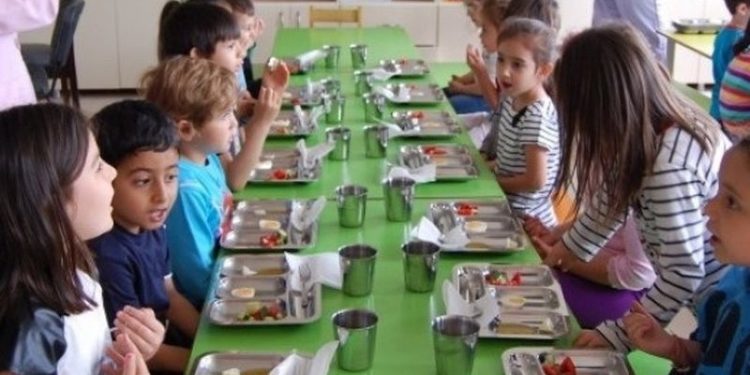 CHP'den tüm öğrencilere ve eğitimcilere 'ücretsiz yemek' için kanun teklifi