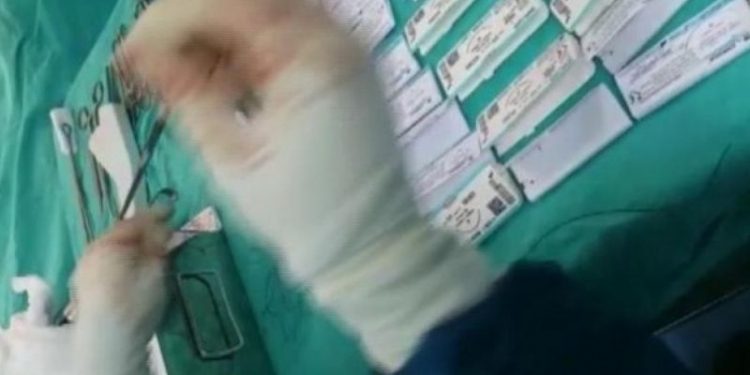 CHP'li Adıgüzel: Sağlıktaki çürüme, ameliyattaki dikiş ipine kadar vardı