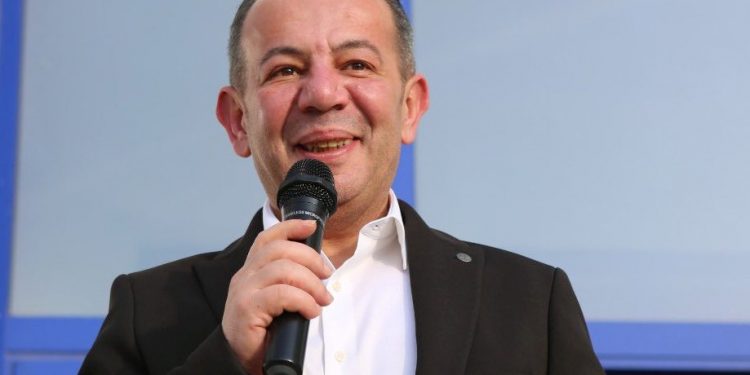 CHP’li Özcan: Yunanistan’a karşı canlı bomba olurum; Erdoğan’ın emriyle yarın adalara çıkalım