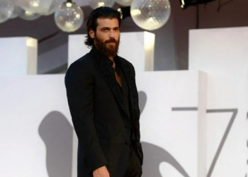 Can Yaman'a 79. Venedik Film Festivali'nden ödül