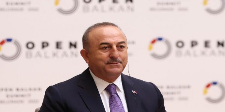 Çavuşoğlu'dan Yunanistan'a: Başkalarının maşası olmayın