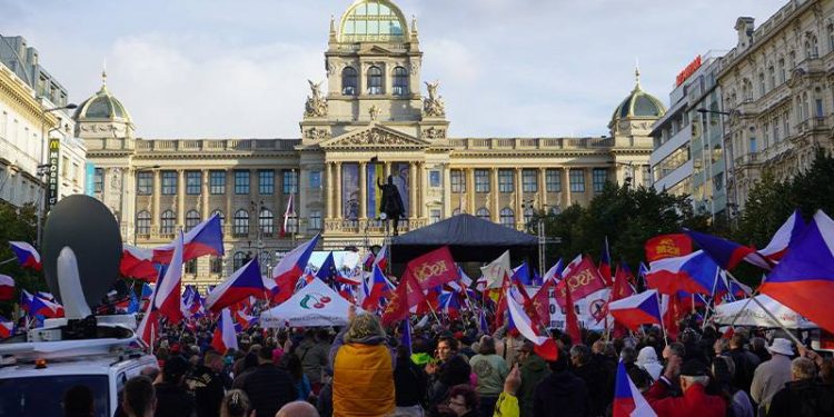 Çekya’da hükümetin enerji politikalarını protesto edildi