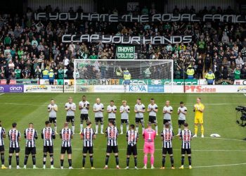 Celtic taraftarından Kraliyet Ailesi'ne protesto: Nefret ediyorsan alkışla