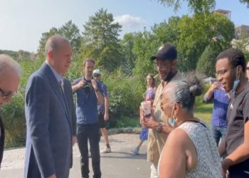Central Park'ta yürüyüş yapan Erdoğan sigara içen kişiyi uyardı