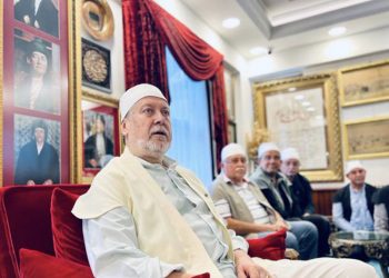 Cerrahi Tekkesi’nin yeni postnişini şarkıcı Ahmet Özhan oldu