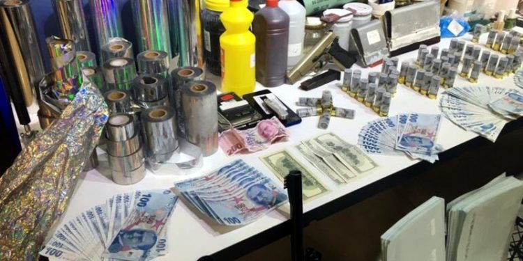 Çiftlik kurup sahte para bastıktan sonra serbest kalmışlardı: Çete üyelerine dava açıldı