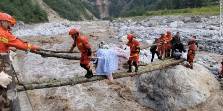 Çin'de 6,8 büyüklüğünde deprem: En az 65 kişi öldü