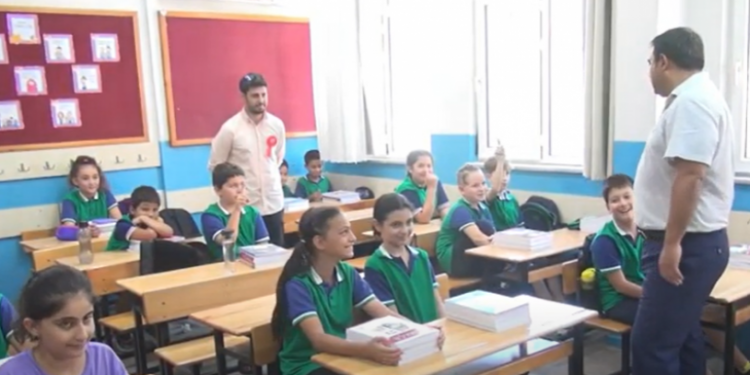 Çocuklar da isyan etti: Kaymakama zam tepkisi