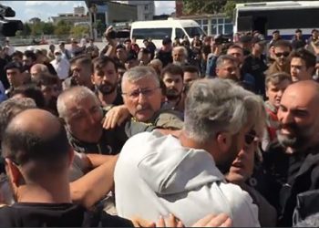 Cumartesi Anneleri davası öncesi polisten sert müdahale; Alper Taş gözaltına alındı