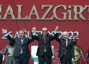 Cumhur İttifakı ortağı Destici: ‘Rüşvet iddialarıyla ilgili hukuk gereğini yapmalı’