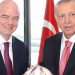 Cumhurbaşkanı Erdoğan, FIFA Başkanı Gianni Infantino'nun hediye ettiği topa kafa attı