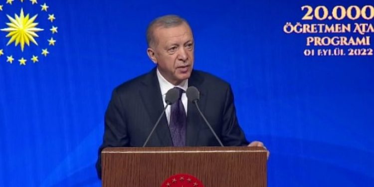 Cumhurbaşkanı Erdoğan, öğretmen atama töreninde öğretmenleri hedef aldı