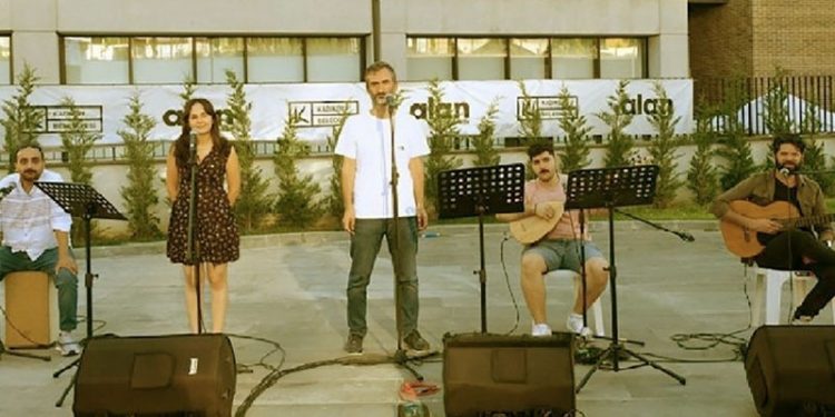 'Cumhurbaşkanı'na hakaret davanız var' diye sahneye çıkarılmadılar