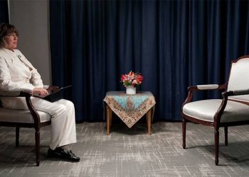 C﻿NN muhabiri Amanpour, başörtüsü takması istenince İran Cumhurbaşkanı Reisi'yle söyleşisini iptal etti