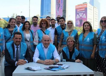 DEVA Partisi İstanbul İl Başkanlığı, ÖSYM binası önünde 'KPSS Nöbeti' tutmaya başladı
