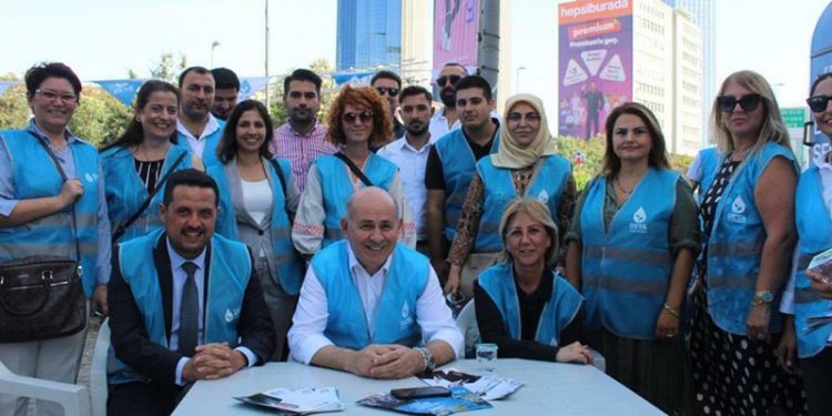 DEVA Partisi İstanbul İl Başkanlığı, ÖSYM binası önünde 'KPSS Nöbeti' tutmaya başladı