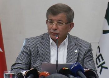 Davutoğlu bürokratlara  seslendi: Titanic batıyor, cumhurbaşkanı hepinizi birer birer feda edecek