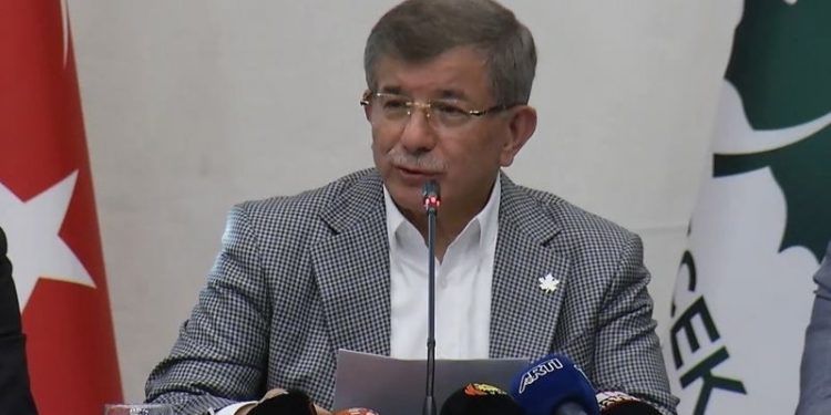 Davutoğlu bürokratlara seslendi: Titanic batıyor, cumhurbaşkanı hepinizi birer birer feda edecek