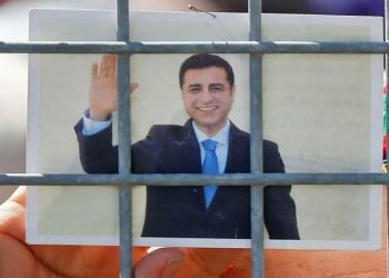 Demirtaş: Erdoğan, Öcalan ile görüşürken 'terörle arasına mesafe koymasını' istemiş olabilir mi?