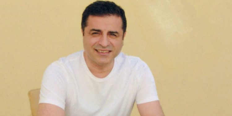 Demirtaş'tan 'ortak aday' mektubu: Ortak aday olmaktan dolayı onur duyarım ama malum sebeplerden dolayı şimdilik ben değilim