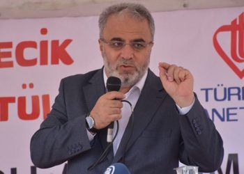 Diyanet İşleri Başkan Yardımcısı İşliyen’den kadınlara: Sanki giyecek elbise yok, niye böylesiniz?