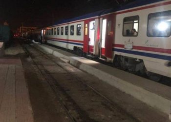 Doğu Ekspresi raydan &ccedil;ıktı, yolcular otob&uuml;slerle taşındı