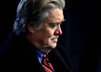 Dolandırıcılıkla suçlanan Trump’ın eski danışmanı Steve Bannon, New York’ta teslim oldu