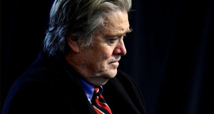Dolandırıcılıkla suçlanan Trump’ın eski danışmanı Steve Bannon, New York’ta teslim oldu