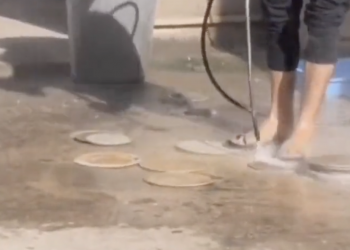 Domino’s’ta skandal görüntü: Pizza tahtaları nasıl yıkanıyor?