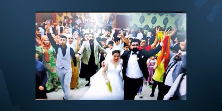 Düğünde renkli şal taktıkları için tutuklanan damat ile 9 kişi tahliye oldu