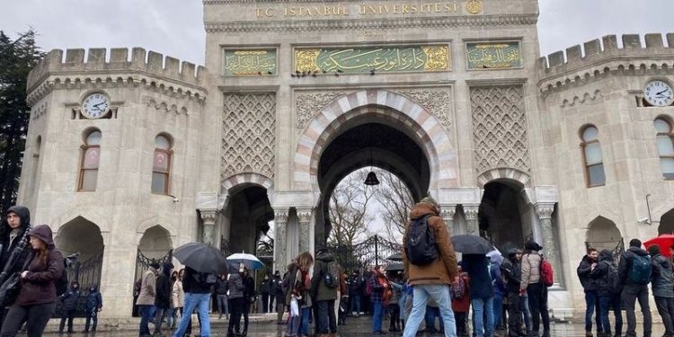 Ekonomik kriz öğrencileri eğitimden koparıyor: Üniversiteyi kazanan 106 bin kişi kayıt yaptırmadı